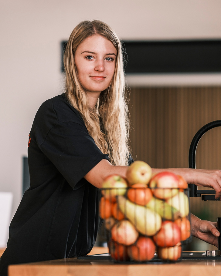 Noelle, Servicekraft (Hover)