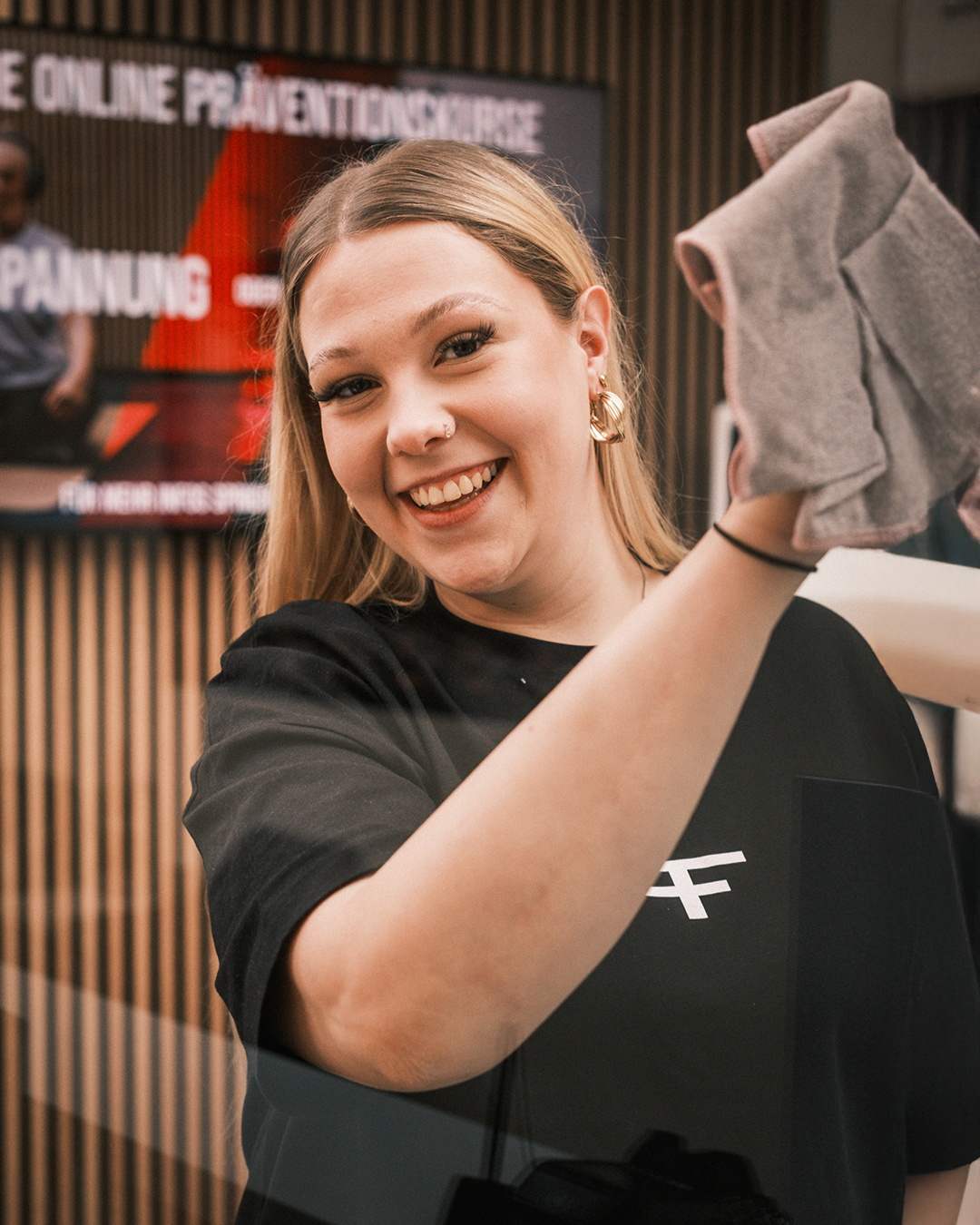 Jennifer, Service- Und Reinigungskraft (Hover)