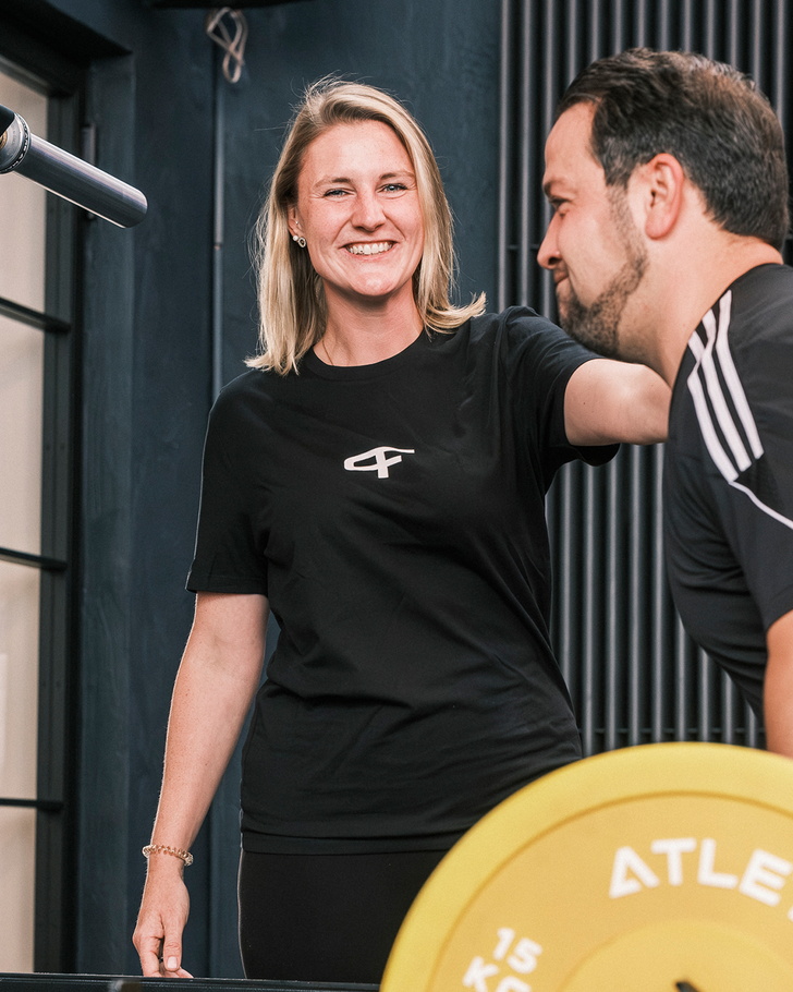 Rieka, Physiotherapeutin (Hover)